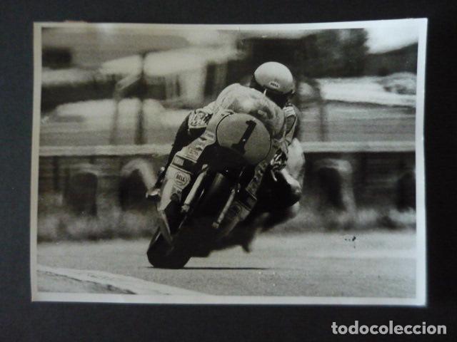 Fotograf&iacute;a antigua: KENNY ROBERTS CORREDOR MOTOCICLISMO GRAN PREMIO JARAMA 1979 ANTIGUA FOTOGRAFIA 18 X 13 CM