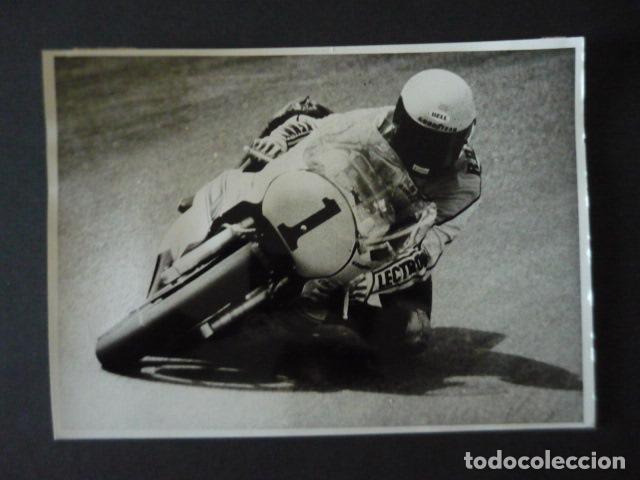 Fotograf&iacute;a antigua: KENNY ROBERTS CORREDOR MOTOCICLISMO GRAN PREMIO JARAMA 1979 ANTIGUA FOTOGRAFIA 18 X 13 CM