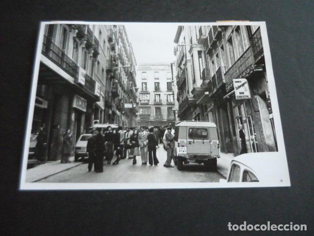Fotograf&iacute;a antigua: MADRID CALLE VALVERDE TIROTEO DELINCUENTE EL JOSEITO 1975 ANTIGUA FOTOGRAFIA ORIGINAL 13 X 18 CM