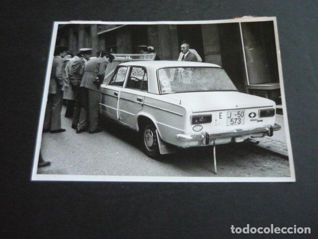 Fotograf&iacute;a antigua: MADRID CALLE VALVERDE TIROTEO DELINCUENTE EL JOSEITO 1975 ANTIGUA FOTOGRAFIA ORIGINAL 13 X 18 CM