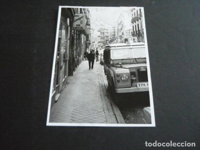 Fotograf&iacute;a antigua: MADRID CALLE VALVERDE TIROTEO DELINCUENTE EL JOSEITO 1975 ANTIGUA FOTOGRAFIA ORIGINAL 13 X 18 CM