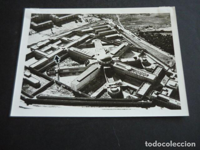 Fotograf&iacute;a antigua: MADRID VISTA AEREA DE LA CARCEL DE CARABANCHEL ANTIGUA FOTOGRAFIA ORIGINAL 13 X 18 CM