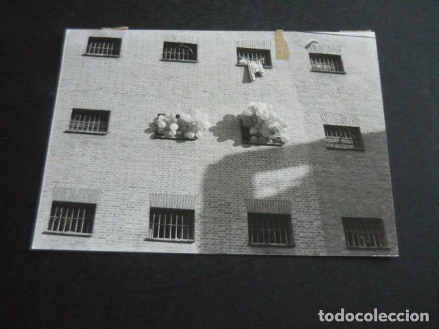 Fotograf&iacute;a antigua: MADRID PRISION CARABANCHEL FIESTA PRIMAVERA ASOCIACION RAFAEL ALBERTI FOTOGRAFIA ORIGINAL 13 X 18 CM