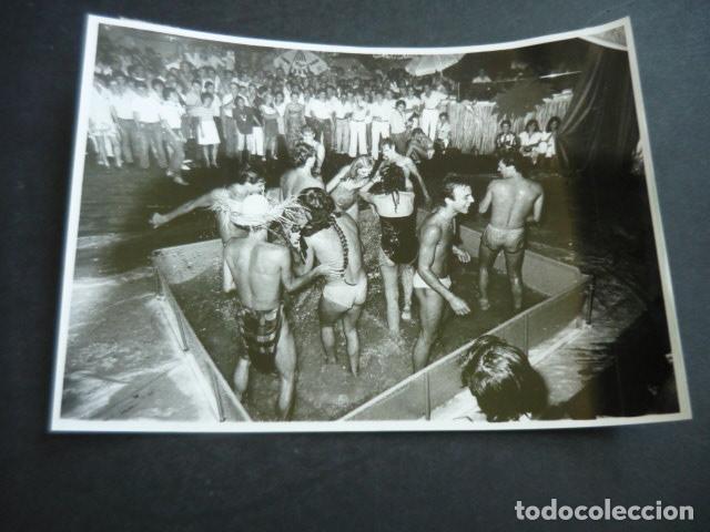 Fotograf&iacute;a antigua: MADRID DISCOTECA PACHA FIESTA DE LA PSICINA ANTIGUA FOTOGRAFIA ORIGINAL 18 X 13 CM