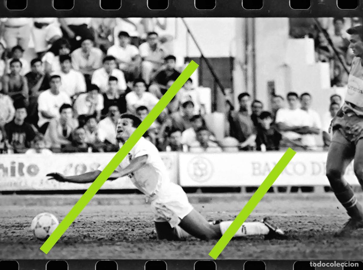 Fotografia antiga: Negativo de fotograf&iacute;a. Burjassot club de f&uacute;tbol - Valencia C.F. Partido. A&ntilde;o 1991.