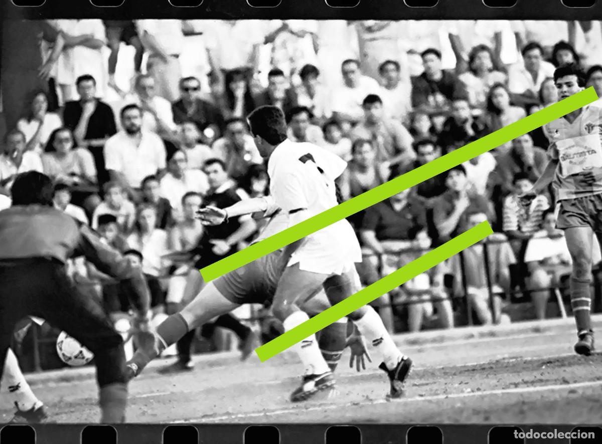 Fotografia antiga: Negativo de fotograf&iacute;a. Burjassot club de f&uacute;tbol - Valencia C.F. Partido. A&ntilde;o 1991.