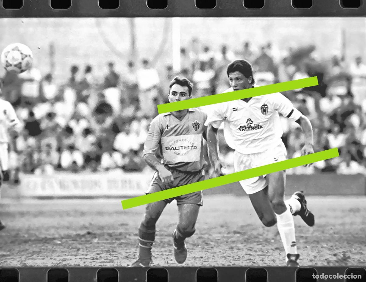 Fotografia antiga: Negativo de fotograf&iacute;a. Burjassot club de f&uacute;tbol - Valencia C.F. Partido. A&ntilde;o 1991.
