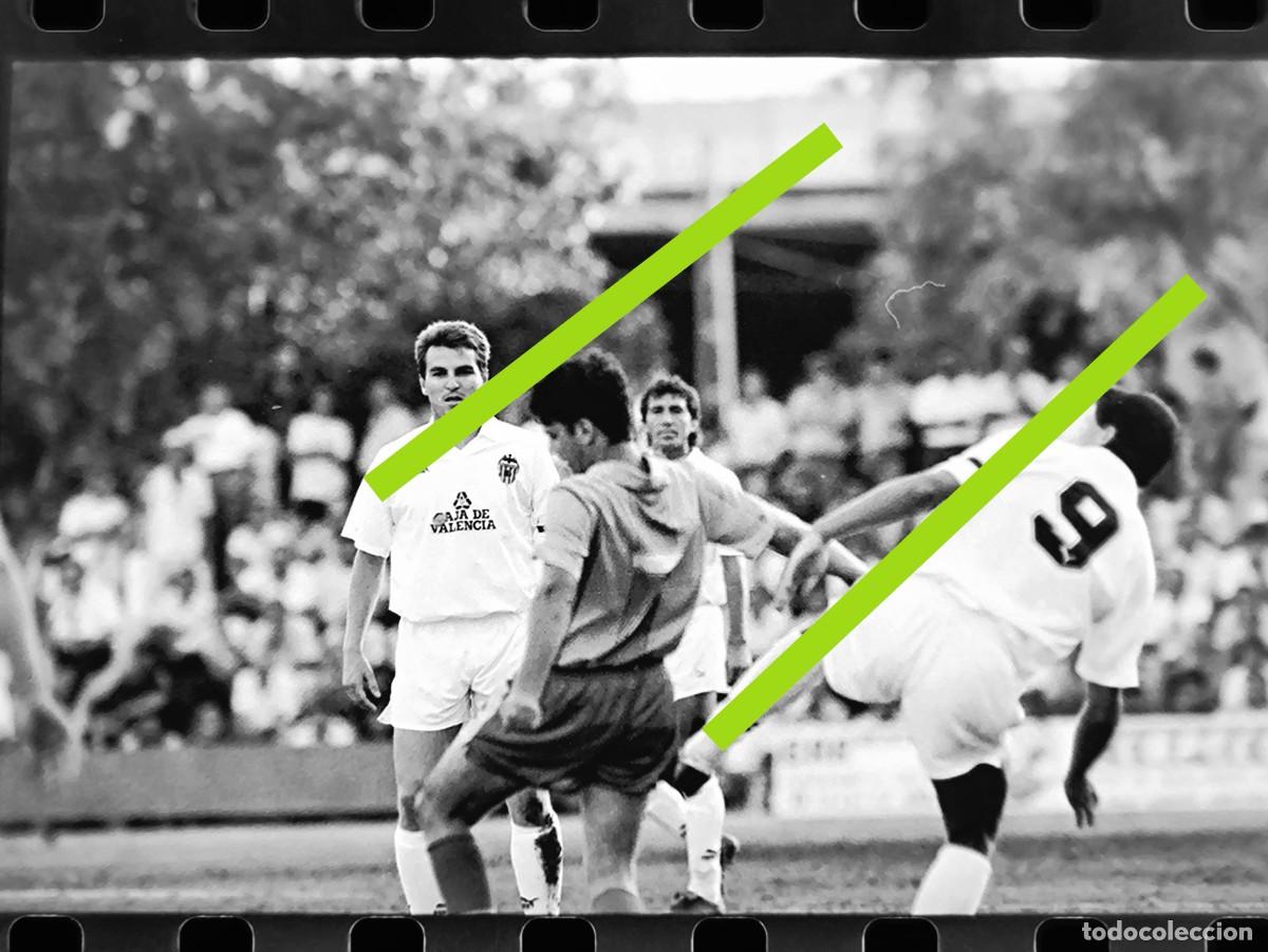 Fotograf&iacute;a antigua: Negativo de fotograf&iacute;a. Burjassot club de f&uacute;tbol - Valencia C.F. Partido. A&ntilde;o 1991.