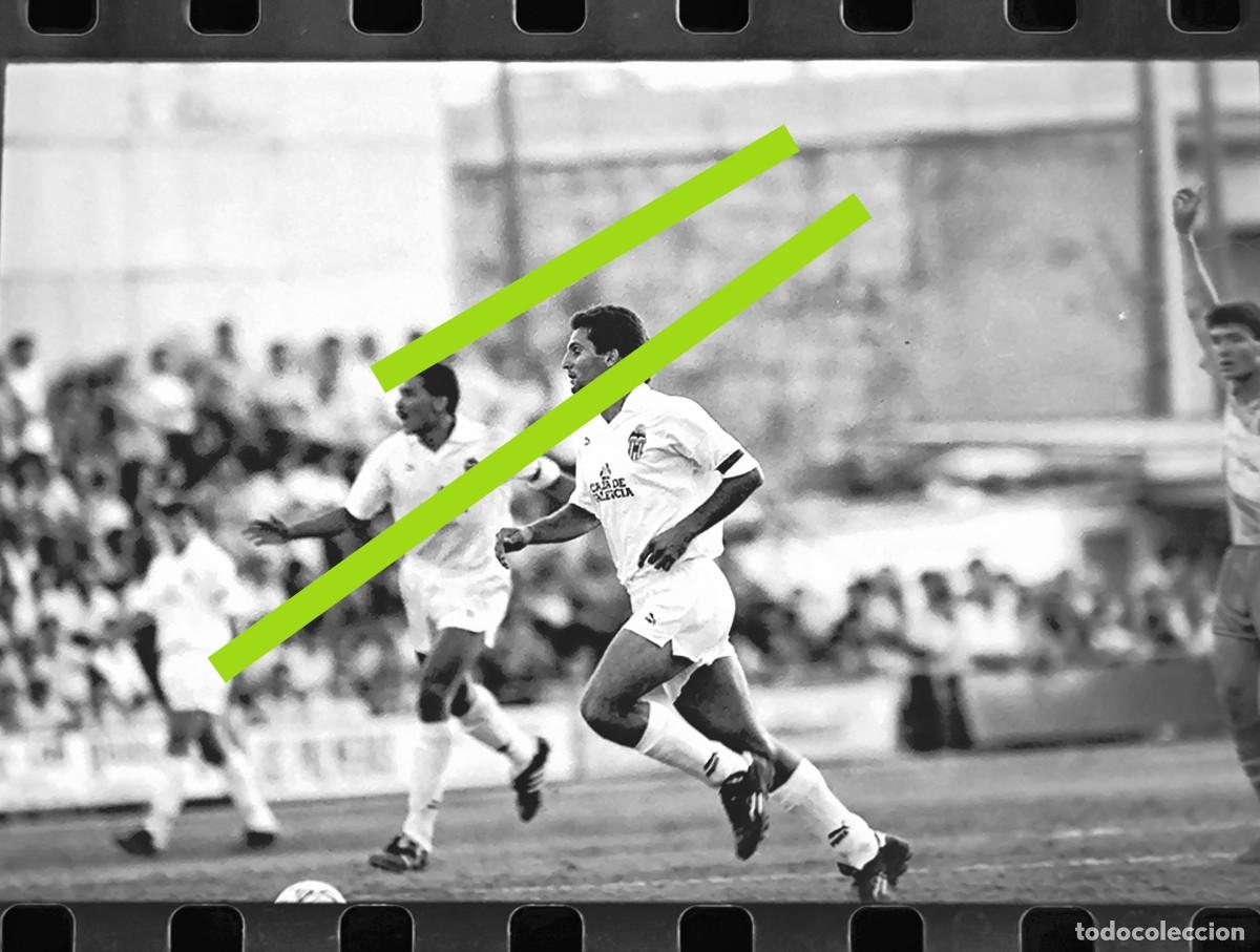 Fotograf&iacute;a antigua: Negativo de fotograf&iacute;a. Burjassot club de f&uacute;tbol - Valencia C.F. Partido. A&ntilde;o 1991.