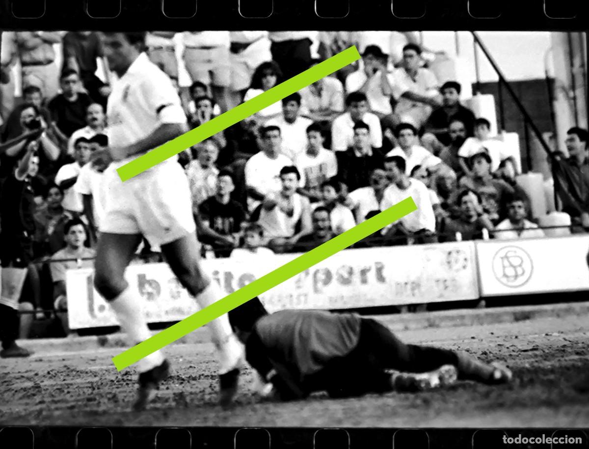 Fotograf&iacute;a antigua: Negativo de fotograf&iacute;a. Burjassot club de f&uacute;tbol - Valencia C.F. Partido. A&ntilde;o 1991.