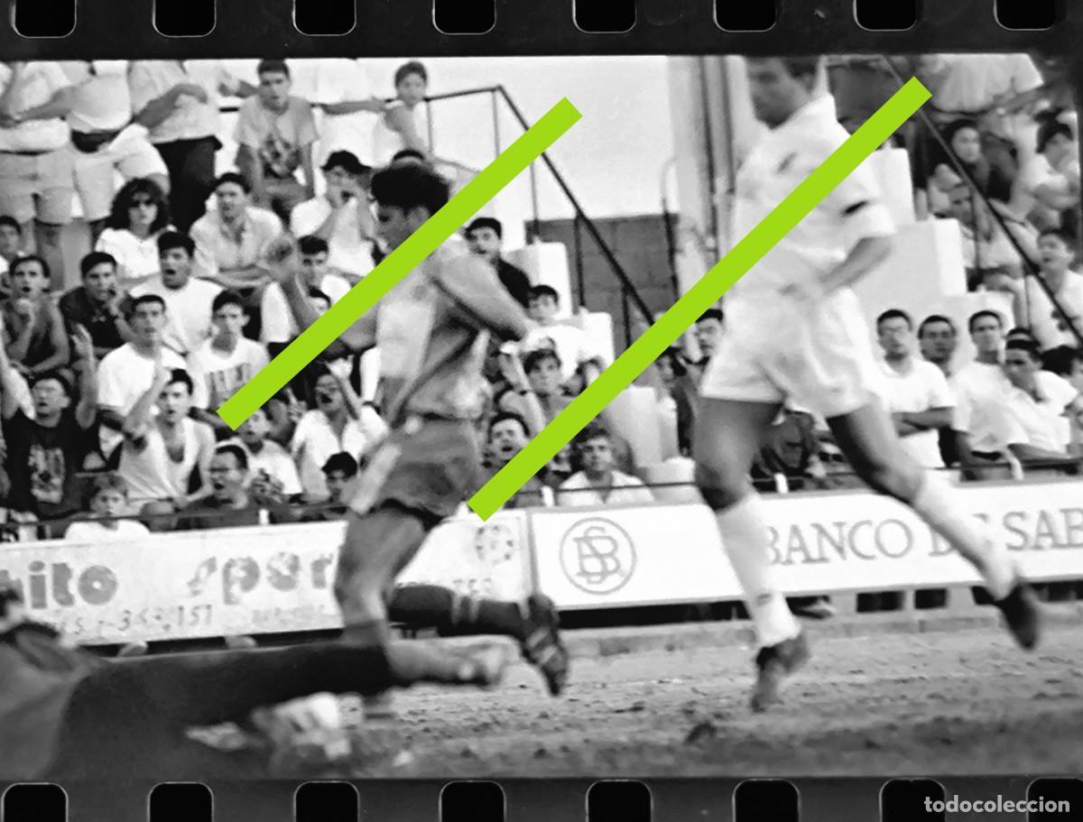 Fotograf&iacute;a antigua: Negativo de fotograf&iacute;a. Burjassot club de f&uacute;tbol - Valencia C.F. Partido. A&ntilde;o 1991.