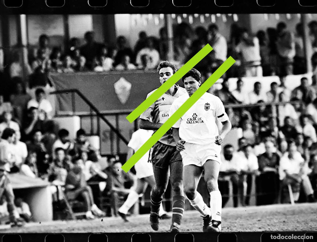 Fotograf&iacute;a antigua: Negativo de fotograf&iacute;a. Burjassot club de f&uacute;tbol - Valencia C.F. Partido. A&ntilde;o 1991.