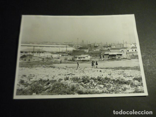 Fotograf&iacute;a antigua: MADRID VALLECAS BARRIO DE LA VI&Ntilde;A ANTIGUA FOTOGRAFIA ORIGINAL 13 X 18 CM