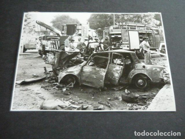 Fotograf&iacute;a antigua: MADRID PLAZA REPUBLICA DOMINICANA ATENTADO TERRORISTA ETA GUARDIA CIVIL FOTOGRAFIA 11,5 X 16,5 CM