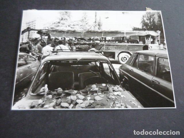 Fotograf&iacute;a antigua: MADRID PLAZA REPUBLICA DOMINICANA ATENTADO TERRORISTA ETA GUARDIA CIVIL FOTOGRAFIA 11,5 X 16,5 CM