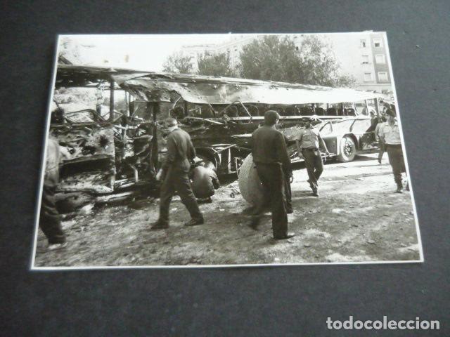 Fotograf&iacute;a antigua: MADRID PLAZA REPUBLICA DOMINICANA ATENTADO TERRORISTA ETA GUARDIA CIVIL FOTOGRAFIA 11,5 X 16,5 CM