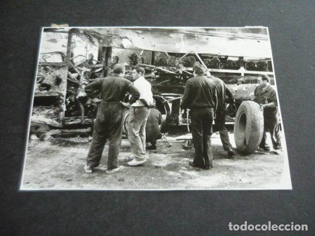 Fotograf&iacute;a antigua: MADRID PLAZA REPUBLICA DOMINICANA ATENTADO TERRORISTA ETA GUARDIA CIVIL FOTOGRAFIA 11,5 X 16,5 CM