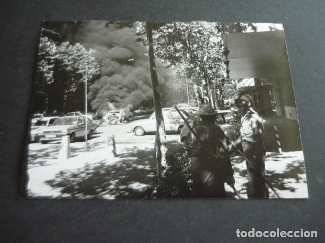 Fotograf&iacute;a antigua: MADRID MINISTERIO DE DEFENSA ATENTADO TERRORISTA ETA GUARDIA CIVIL FOTOGRAFIA 11,5 X 16,5 CM