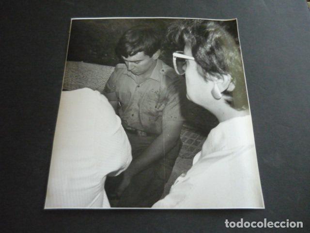 Fotograf&iacute;a antigua: MADRID PLAZA REPUBLICA DOMINICANA ATENTADO TERRORISTA ETA GUARDIA CIVIL FOTOGRAFIA 19 X 21 CM