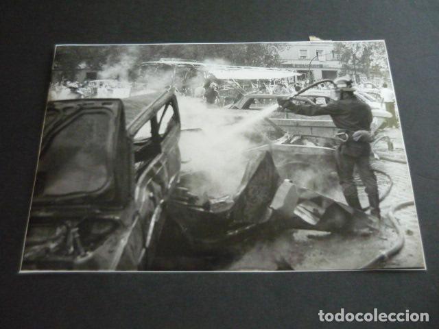 Fotograf&iacute;a antigua: MADRID PLAZA REPUBLICA DOMINICANA ATENTADO TERRORISTA ETA GUARDIA CIVIL FOTOGRAFIA 17 X 24 CM