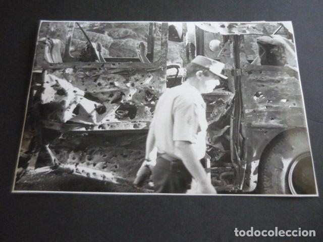 Fotograf&iacute;a antigua: MADRID PLAZA REPUBLICA DOMINICANA ATENTADO TERRORISTA ETA GUARDIA CIVIL FOTOGRAFIA 17 X 24 CM