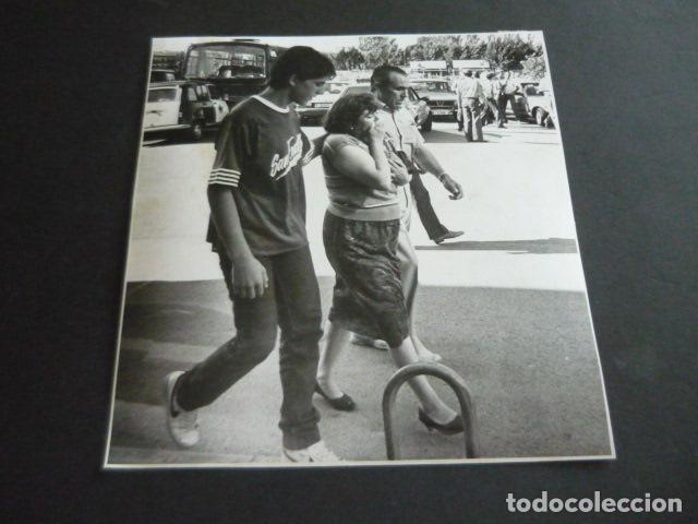 Fotograf&iacute;a antigua: MADRID PLAZA REPUBLICA DOMINICANA ATENTADO TERRORISTA ETA GUARDIA CIVIL FOTOGRAFIA 19,5 X 21 CM