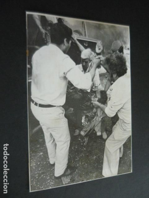 Fotograf&iacute;a antigua: MADRID PLAZA REPUBLICA DOMINICANA ATENTADO TERRORISTA ETA GUARDIA CIVIL FOTOGRAFIA 17 X 24 CM