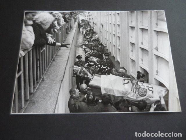 Fotograf&iacute;a antigua: MADRID ATENTADO TERRORISTA ETA GUARDIA CIVIL FOTOGRAFIA 17 X 24 CM