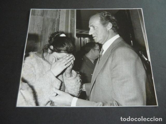 Fotograf&iacute;a antigua: MADRID REY JUAN CARLOS I ATENTADO TERRORISTA ETA GUARDIA CIVIL FOTOGRAFIA 19 X 22,5 CM