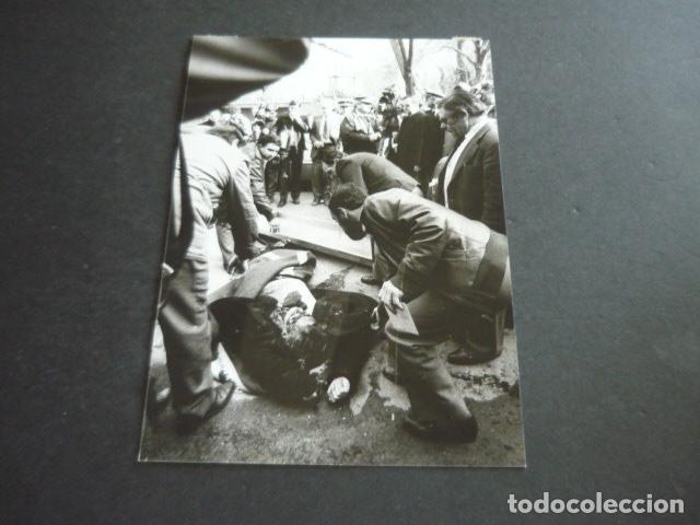 Fotograf&iacute;a antigua: MADRID ATENTADO TERRORISTA ETA CRISTOBAL COLON DE CARVAJAL FOTOGRAFIA 17,5 X 12,5 CM