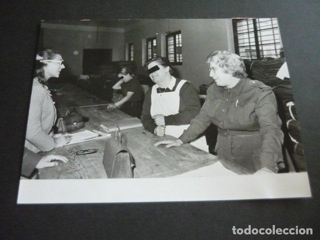 Fotografia antiga: MADRID PRISION PROVINCIAL DE MUJERES 1966 ANTIGUA FOTOGRAFIA 18 X 24 CM