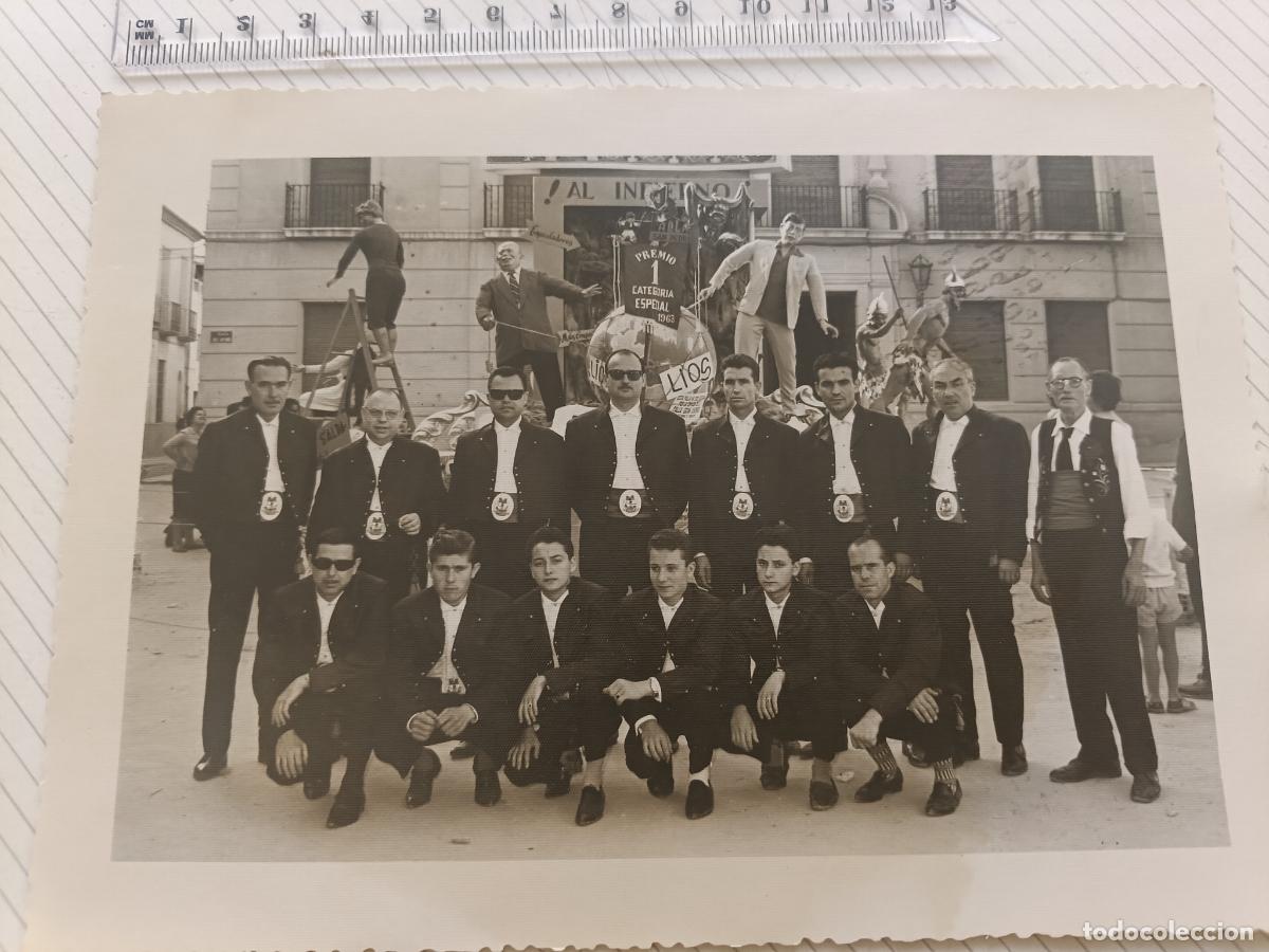 Fotograf&iacute;a antigua: Elda, Alicante. Falla. Comisi&oacute;n fallera 1963