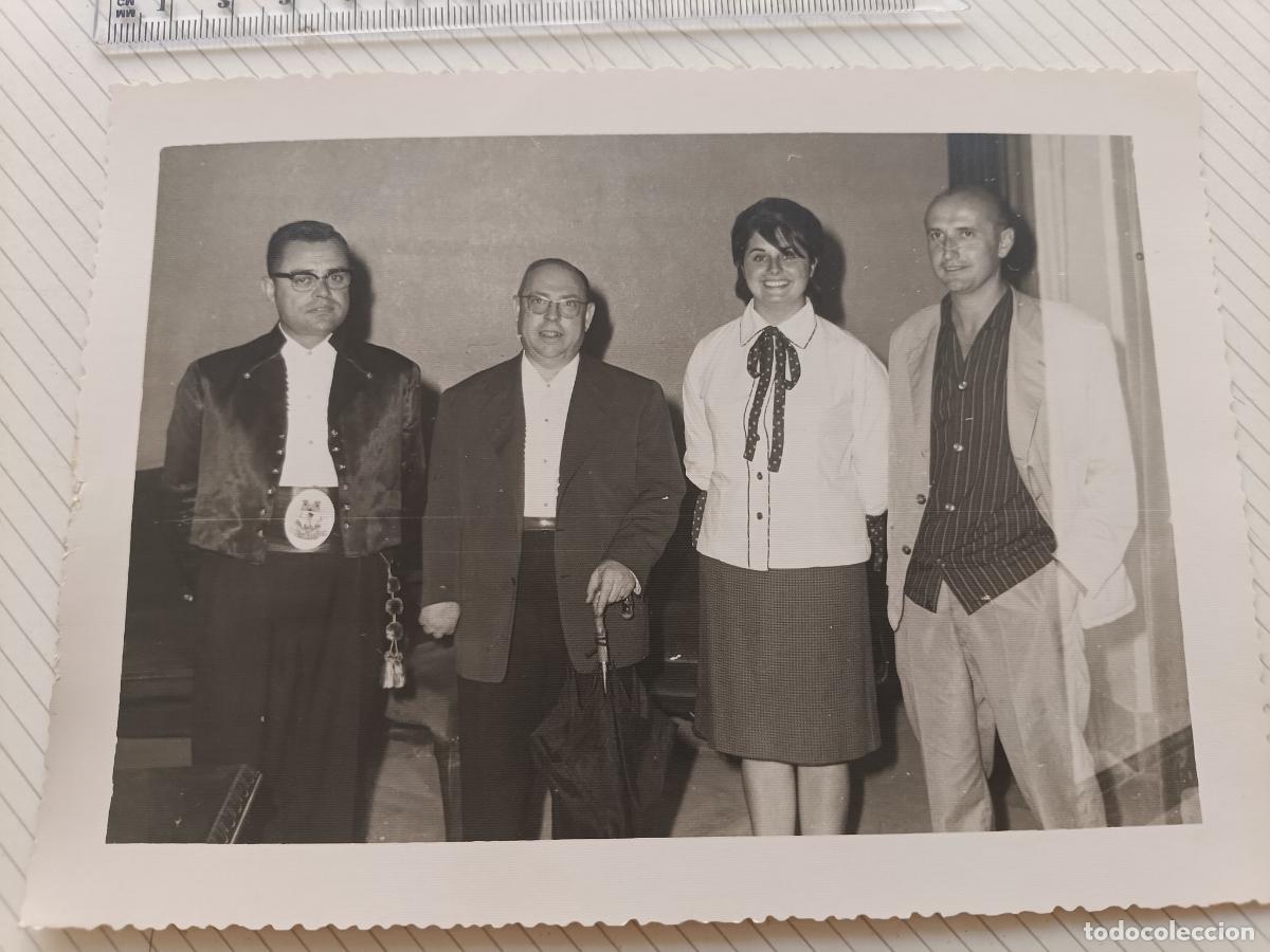 Fotograf&iacute;a antigua: Elda, Alicante. Falla. Comisi&oacute;n fallera, sobre 1963