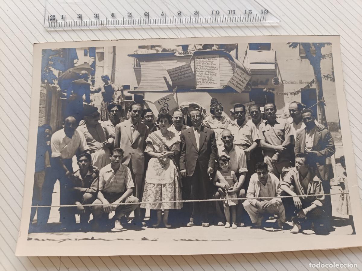 Fotograf&iacute;a antigua: Elda, Alicante. Falla. Comisi&oacute;n fallera, 1956