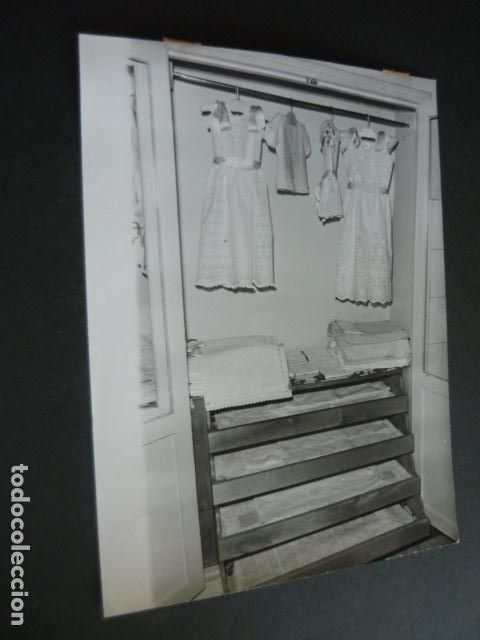 Fotograf&iacute;a antigua: MADRID PRISION PROVINCIAL DE MUJERES 1966 TRABAJOS REALIZADOS RECLUSAS ANTIGUA FOTOGRAFIA 18 X 24 CM