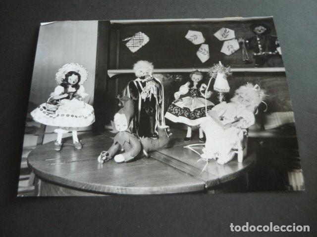Fotograf&iacute;a antigua: MADRID PRISION PROVINCIAL DE MUJERES TRABAJOS REALIZADOS POR RECLUSAS ANTIGUA FOTOGRAFIA 18 X 24 CM