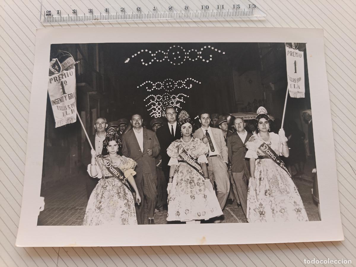 Fotograf&iacute;a antigua: Elda, Alicante. Falla. Comisi&oacute;n fallera, 1965
