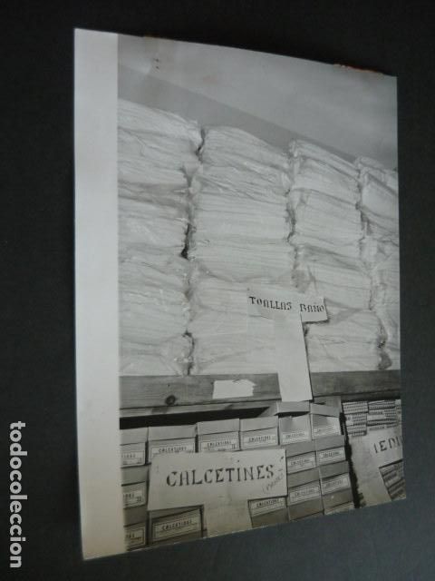 Fotograf&iacute;a antigua: MADRID PRISION PROVINCIAL DE MUJERES ECONOMATO DE PRENDAS ANTIGUA FOTOGRAFIA 18 X 24 CM