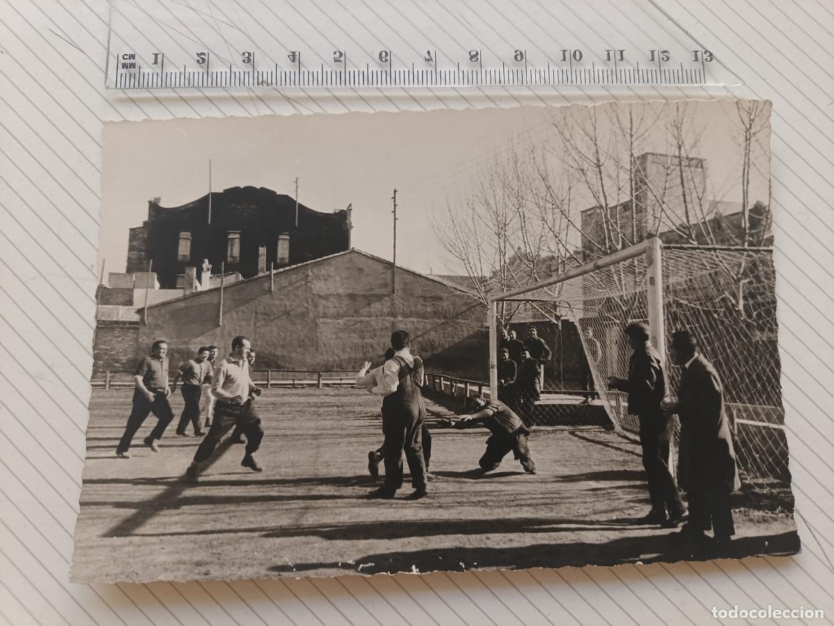 Fotograf&iacute;a antigua: Valencia. Hip&oacute;lito Abraila fot&oacute;grafo, partido de f&uacute;tbol
