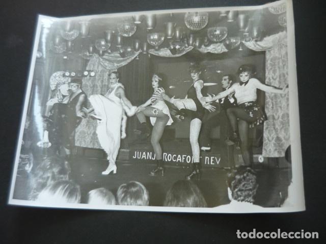 Fotograf&iacute;a antigua: MADRID FIESTA DE LA BOITE EN EL CEREBRO TRAVESTIS GAY REVISTA JUANJO ROCAFORT FOTOGRAFIA 18 X 24 CM