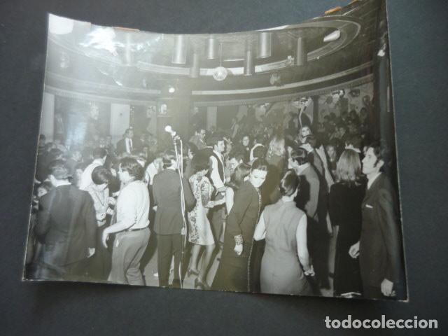 Fotograf&iacute;a antigua: MADRID SALA DE FIESTAS PICADILLY ACTUACION DE JUAN Y JUNIOR ANTIGUA FOTOGRAFIA 18 X 24 CM