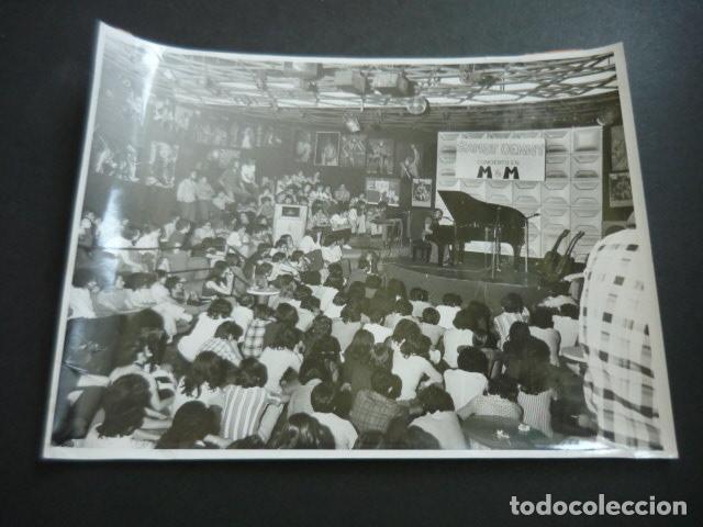 Fotograf&iacute;a antigua: MADRID DISCOTECA M & M RECITAL DE SANDY DENNY ANTIGUA FOTOGRAFIA 18 X 24 CM