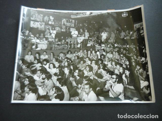 Fotograf&iacute;a antigua: MADRID DISCOTECA M & M RECITAL DE SANDY DENNY ANTIGUA FOTOGRAFIA 18 X 24 CM