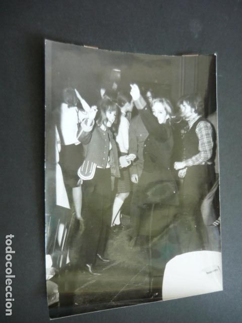 Fotograf&iacute;a antigua: MADRID FIESTA NOCHE DE LAS CASACAS ANTIGUA FOTOGRAFIA 18 X 24 CM