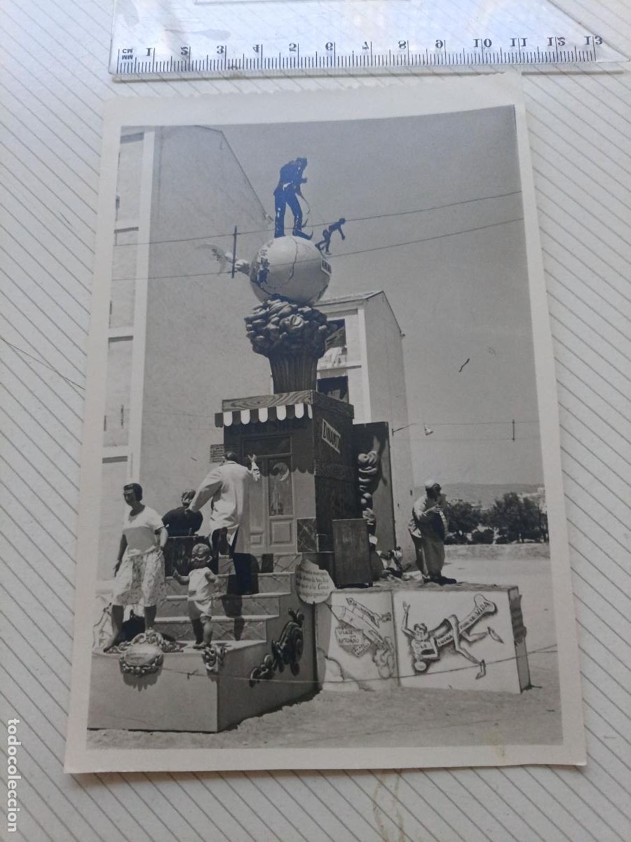 Fotograf&iacute;a antigua: Elda, Alicante. Falla. Fotos Montesinos. Gran formato 1962. Dedicatoria al dorso
