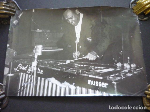 Fotograf&iacute;a antigua: LIONEL HAMPTON VIBRAFONISTA JAZZ ACTUACION EN MADRID ANTIGUA FOTOGRAFIA ORIGINAL 15 X 21 CM