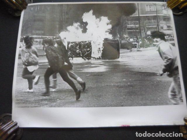 Fotograf&iacute;a antigua: BILBAO MANIFESTACION ESTUDIANTIL ANTIGUA FOTOGRAFIA ORIGINAL 20 X 25 CM