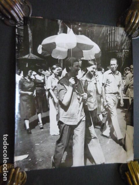 Fotograf&iacute;a antigua: BARCELONA MANIFESTACION DIADA NACIONAL CATALU&Ntilde;A 1977 ANTIGUA FOTOGRAFIA ORIGINAL 18 X 22 CM