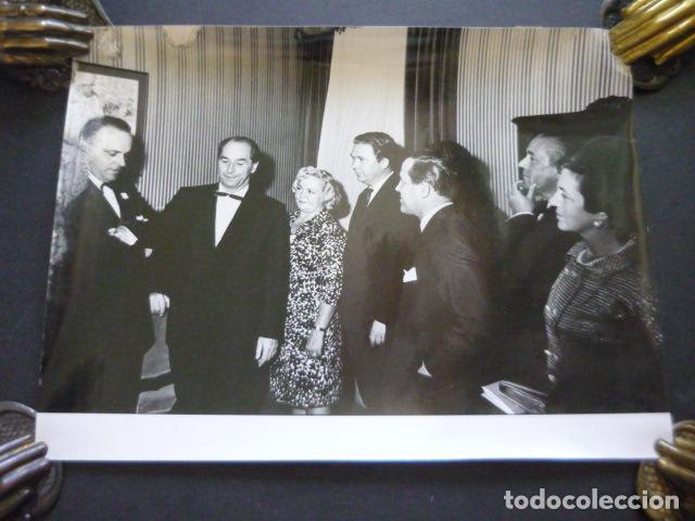 Fotograf&iacute;a antigua: MANUEL FRAGA CON EL DIRECTOR DE BALLET RUSO IGOR MOISSEIEV ANTIGUA FOTOGRAFIA ORIGINAL 18 X 24 CM