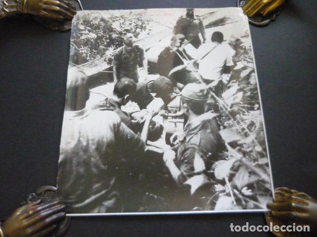 Fotograf&iacute;a antigua: COSTA DE MARFIL ACCIDENTE AEREO ANTIGUA FOTOGRAFIA ORIGINAL 18,5 X 21 CM